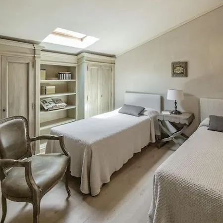 So Luxury Massa e Cozzile